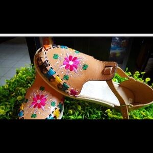 Mexican huaraches leather flowered